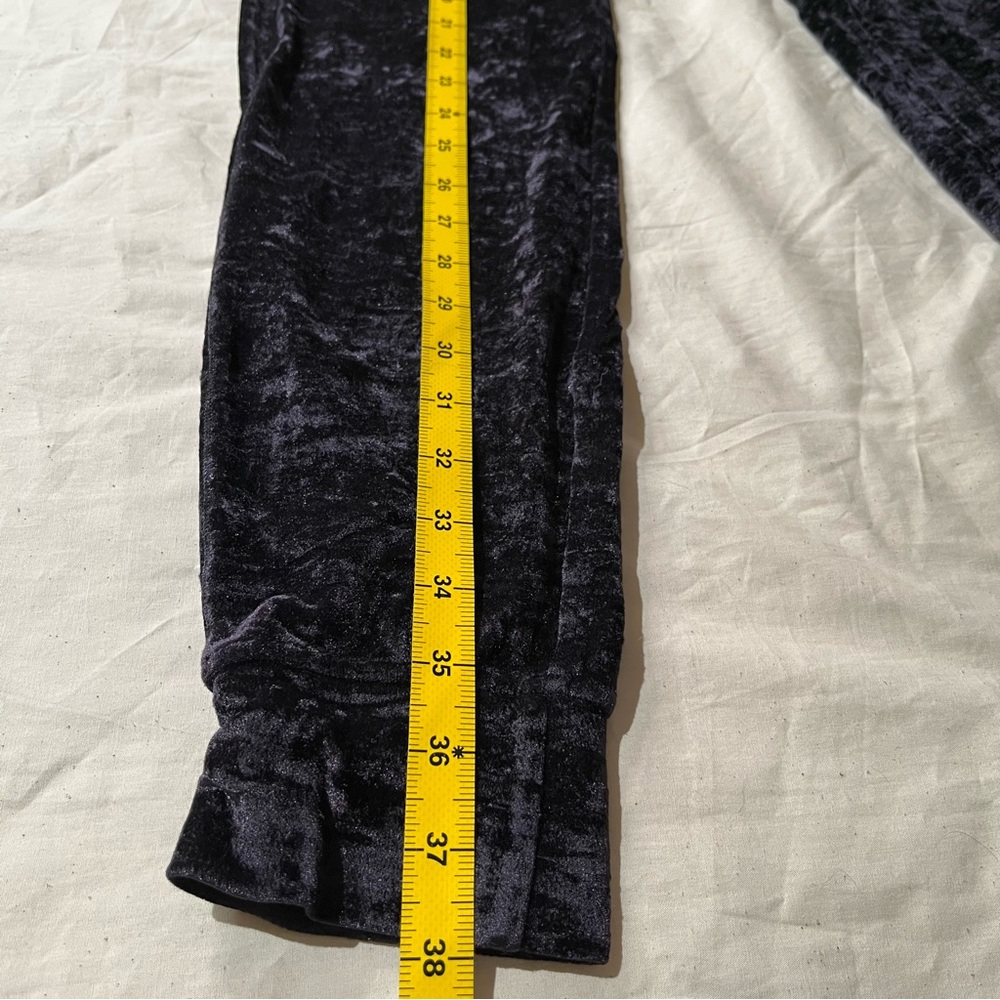 Lululemon Black Velour Jogger Size 4 - image 7